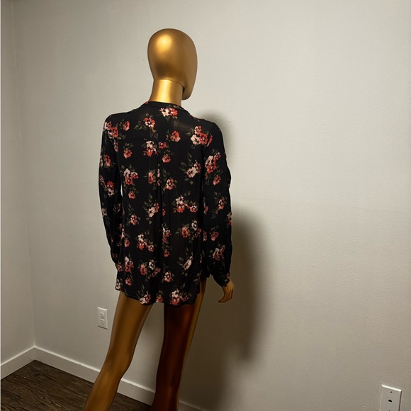 Hollister Black Floral Button Down Shirt - Picture 4 of 8